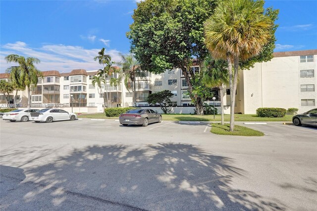7100 NW 17th St Unit 306, Plantation, FL 33313 - view of property featuring uncovered parking