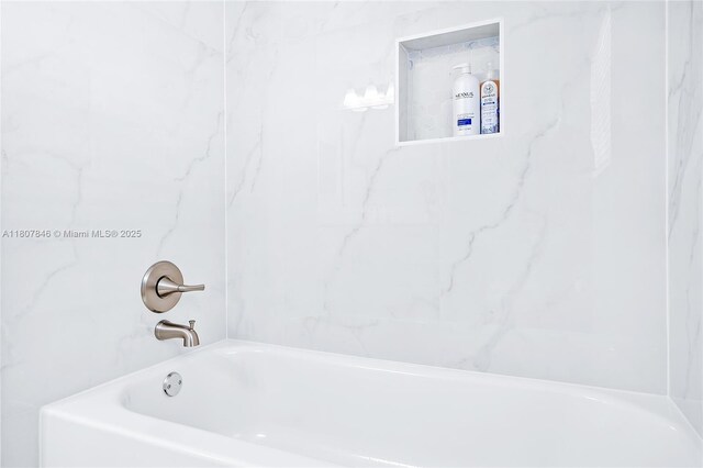 850 Nandina Dr, Weston, FL 33327 - full bath featuring shower / washtub combination