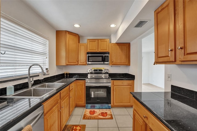 1551 NW 92nd Ave Unit 185, Pembroke Pines, FL 33024 - kitchen featuring appliances with stainless steel finishes, a sink, recessed lighting, and light tile patterned flooring