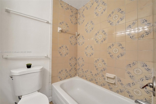 1551 NW 92nd Ave Unit 185, Pembroke Pines, FL 33024 - bathroom featuring toilet and shower / bath combination
