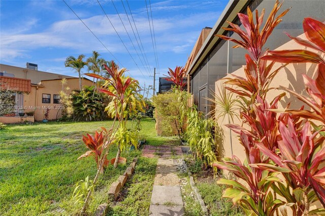 1551 NW 92nd Ave Unit 185, Pembroke Pines, FL 33024 - view of green lawn