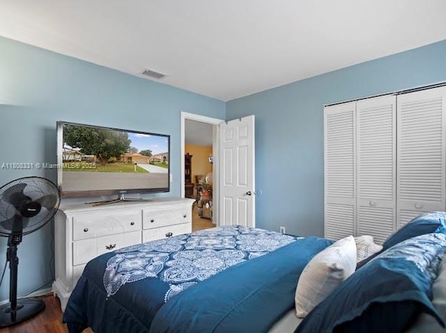 15824 Cotswold Ct, Davie, FL 33331 - bedroom featuring dark wood-style flooring and a closet