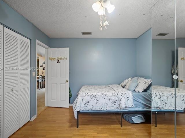 15824 Cotswold Ct, Davie, FL 33331 - bedroom with wood finished floors, a closet, and a textured ceiling