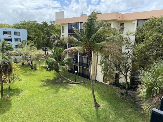 650 NE 149th St Unit 407A, Miami, FL 33161 - view of grassy yard