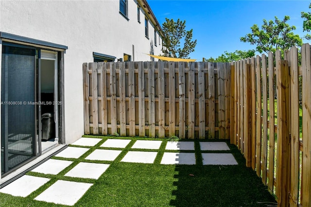 21068 NE 8th Ave, Miami, FL 33179 - view of yard