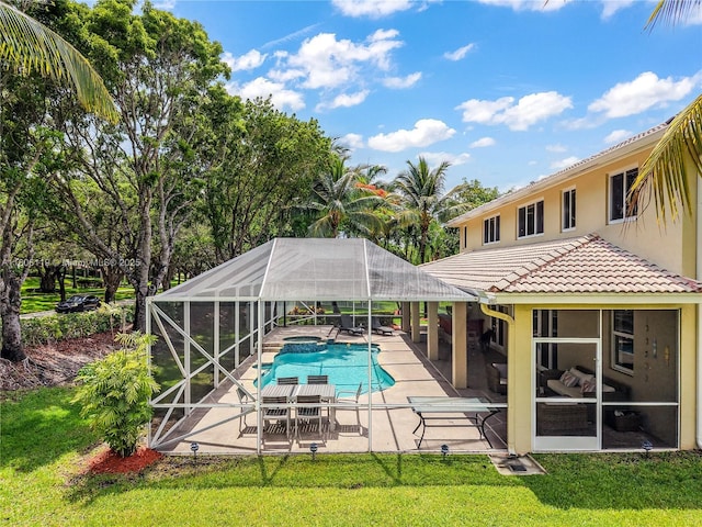 3945 Heron Ridge Ln, Weston, FL 33331 - view of swimming pool with a patio area, a yard, a pool with connected hot tub, and a lanai