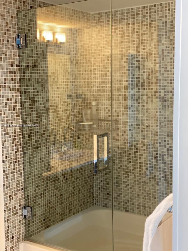 480 NE 30th St Unit 1405, Miami, FL 33137 - full bath featuring a shower with door