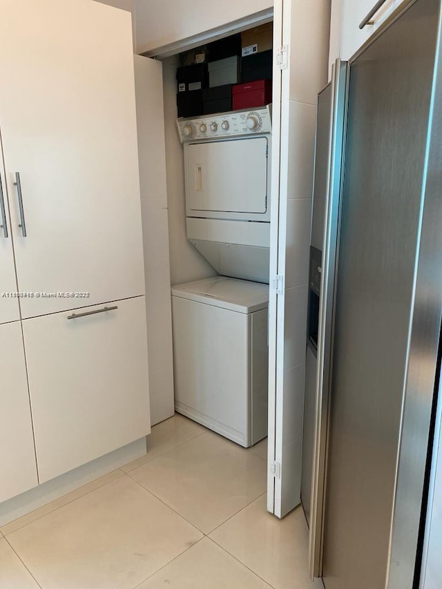 480 NE 30th St Unit 1405, Miami, FL 33137 - laundry room featuring estacked washer and dryer and light tile patterned floors