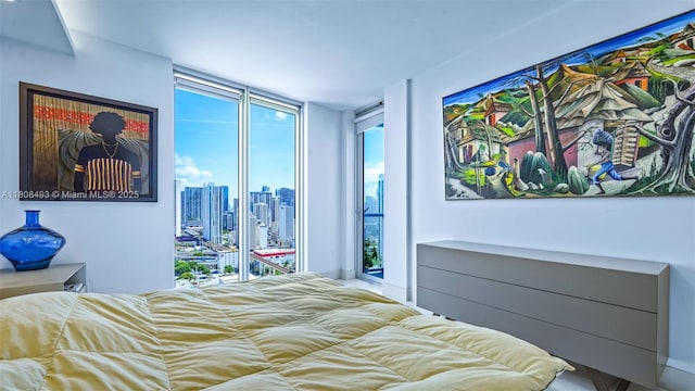 185 SW 7th St Unit 2911, Miami, FL 33130 - bedroom featuring a view of skyline