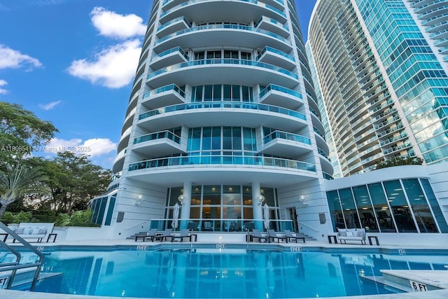 2127 Brickell Ave Unit 2302, Miami, FL 33129 - view of community pool
