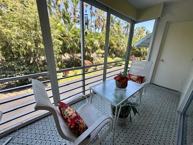 700 NE 14th Ave Unit 204, Hallandale Beach, FL 33009 - view of sunroom / solarium