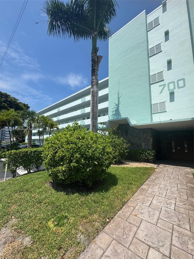700 NE 14th Ave Unit 204, Hallandale Beach, FL 33009 - view of building exterior