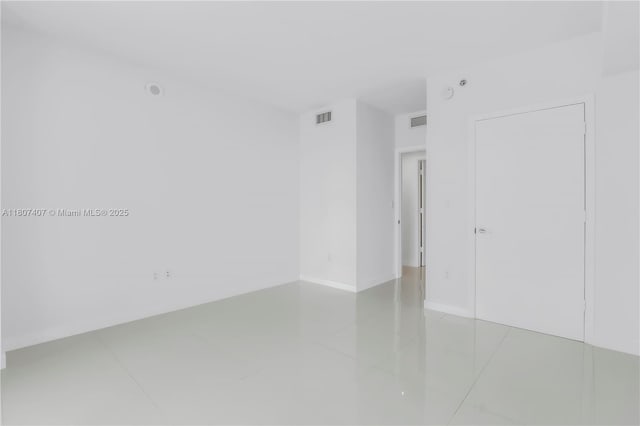 500 Brickell Ave Unit 3103, Miami, FL 33131 - unfurnished room featuring light tile patterned flooring and baseboards