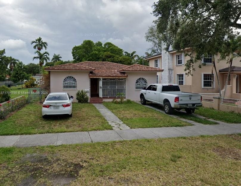 508 De Leon Dr, Miami Springs, FL 33166 - view of front of home with stucco siding and a tile roof