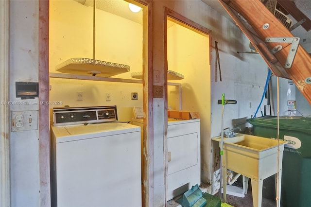 8749 NW 189th Ter, Hialeah, FL 33018 - washroom featuring washer / clothes dryer and water heater