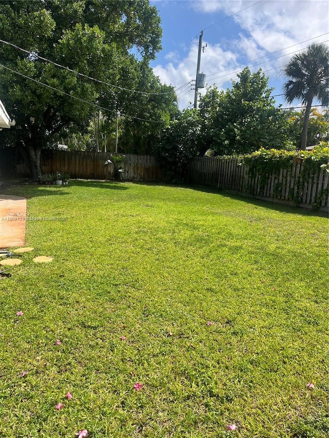 4441 NE 17th Ave, Oakland Park, FL 33334 - view of fenced backyard