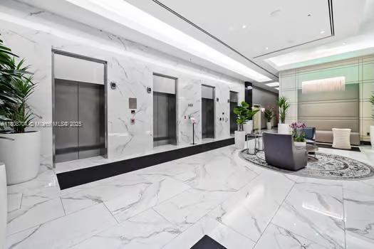 185 SE 14th Ter Unit 1410, Miami, FL 33131 - view of lobby