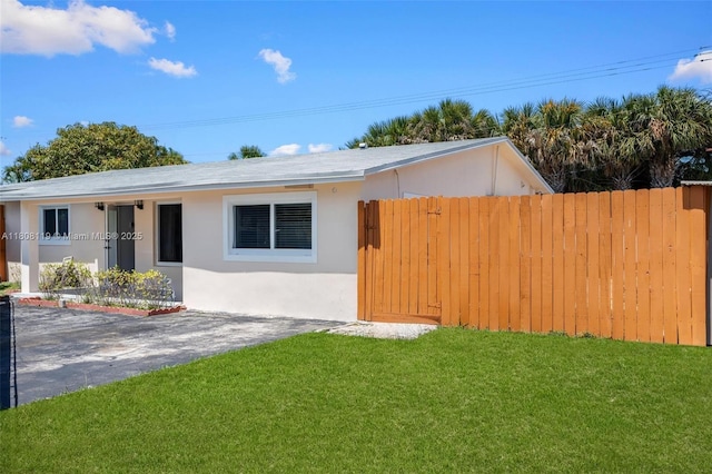 3201 NE 9th Ter, Pompano Beach, FL 33064 - view of front of home featuring stucco siding