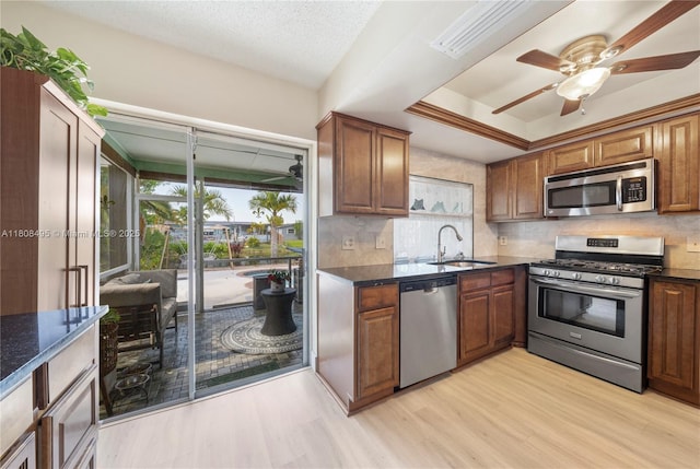 9362 NW 24th Pl, Sunrise, FL 33322 - kitchen with stainless steel appliances, a sink, backsplash, and light wood-type flooring