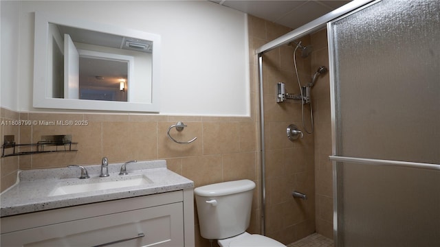 9300 W Flagler St Unit 112D, Miami, FL 33174 - bathroom featuring toilet, a tile shower, tile walls, and vanity