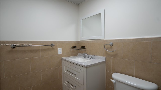 9300 W Flagler St Unit 112D, Miami, FL 33174 - bathroom featuring vanity, toilet, a wainscoted wall, and tile walls