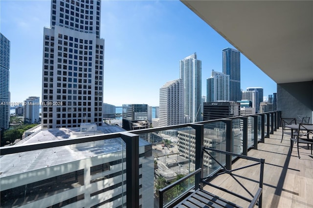68 SE 6th St Unit 1403, Miami, FL 33131 - balcony featuring a view of skyline