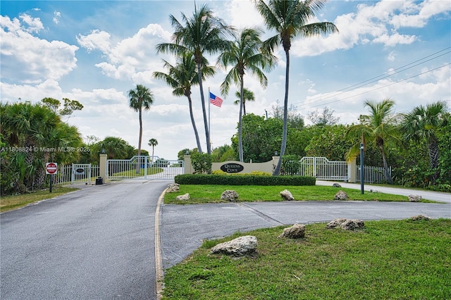 16 Crown Ct, Fort Pierce, FL 34949
