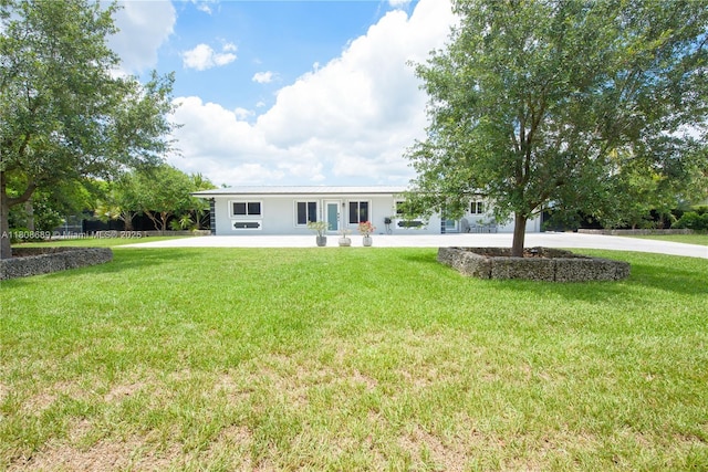 19525 SW 272nd St, Homestead, FL 33031 - view of front of house featuring a front yard, stucco siding, and driveway