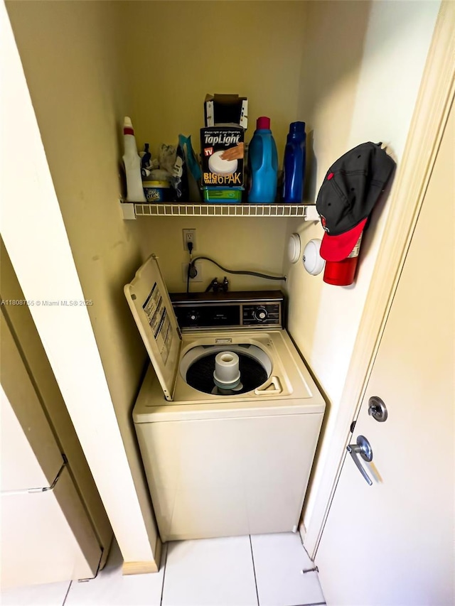 10198 Dovewood Ln Unit A, Boynton Beach, FL 33436 - laundry area featuring washer / dryer and tile patterned floors