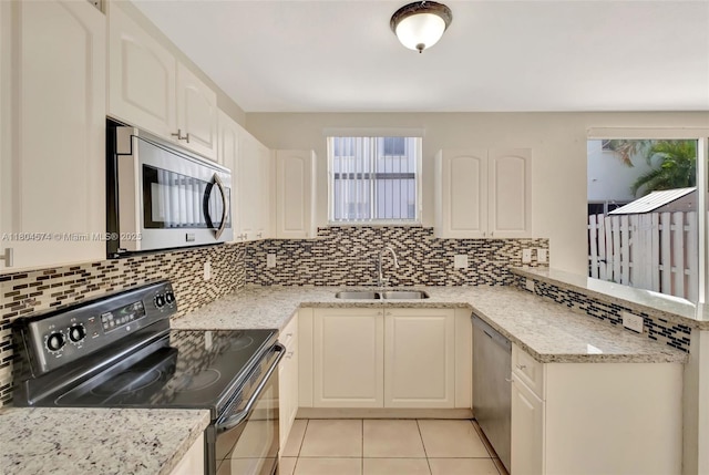 8199 W 36th Ave Unit 5, Hialeah, FL 33018 - kitchen with stainless steel appliances, a sink, decorative backsplash, and a peninsula