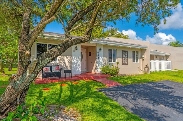 10362 SW 208th Ln, Cutler Bay, FL 33189 - view of front of house with stucco siding