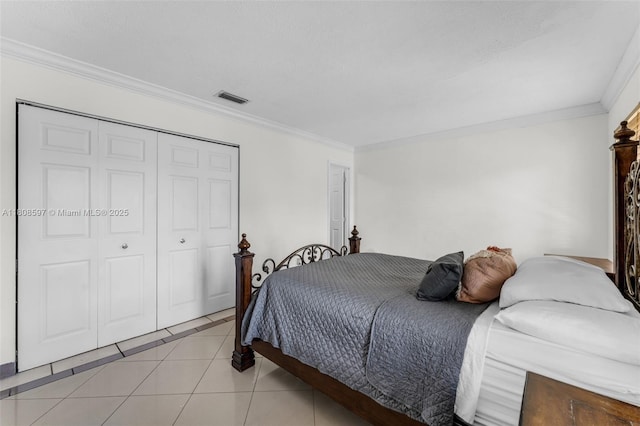 10362 SW 208th Ln, Cutler Bay, FL 33189 - bedroom featuring crown molding, light tile patterned flooring, and a closet