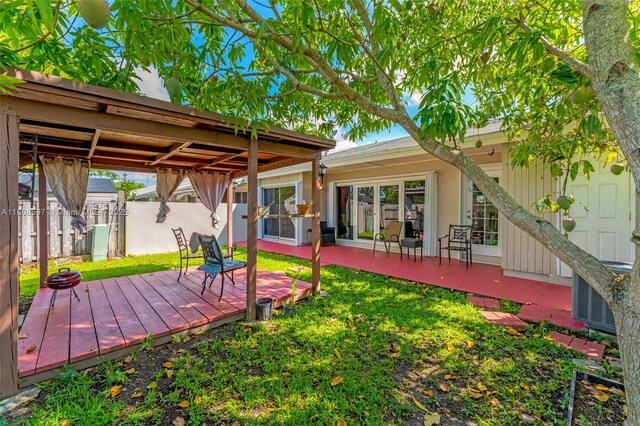 10362 SW 208th Ln, Cutler Bay, FL 33189 - view of yard with a wooden deck