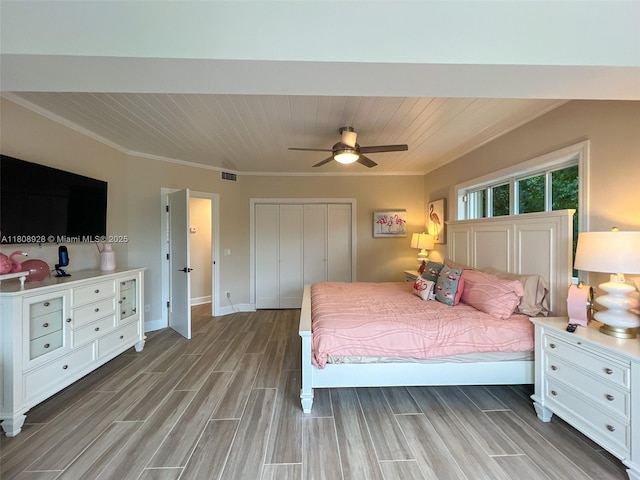 168 Indian Mound Trl, Tavernier, FL 33070 - bedroom featuring wood finished floors, a closet, crown molding, wooden ceiling, and baseboards