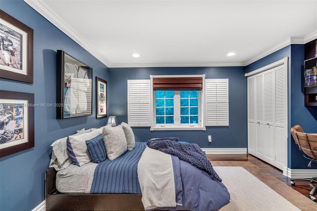 7360 SW 164th St, Palmetto Bay, FL 33157 - bedroom with wood finished floors, recessed lighting, baseboards, a closet, and ornamental molding