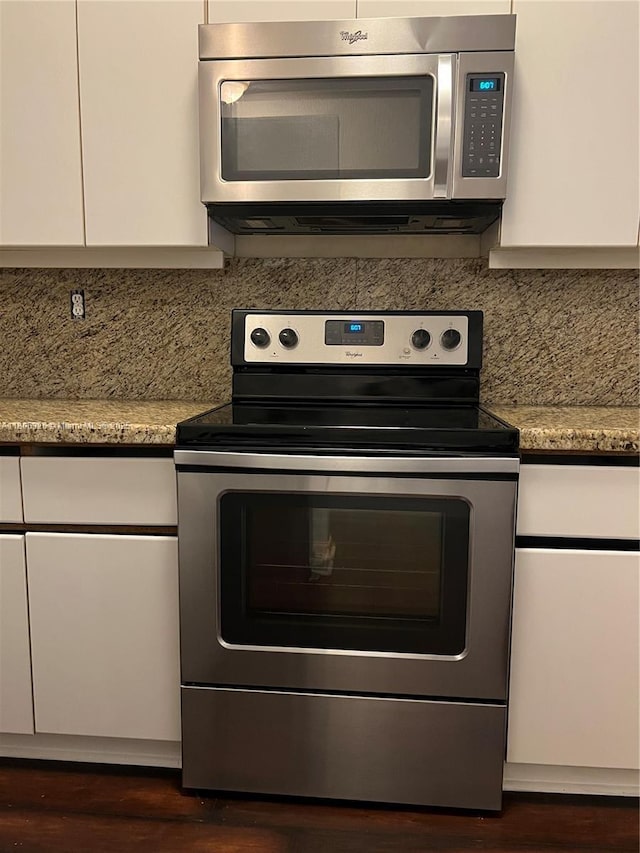 20820 San Simeon Way Unit 24-G, Miami, FL 33179 - kitchen featuring appliances with stainless steel finishes, white cabinetry, backsplash, and dark wood finished floors