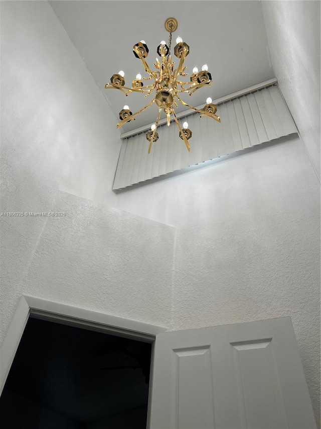 20820 San Simeon Way Unit 24-G, Miami, FL 33179 - detailed view of a chandelier