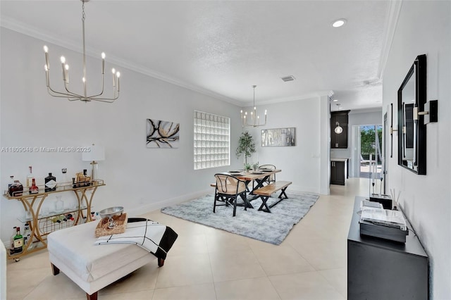 4231 N Magnolia Cir, Delray Beach, FL 33445 - dining room featuring a chandelier, crown molding, recessed lighting, baseboards, and a textured ceiling