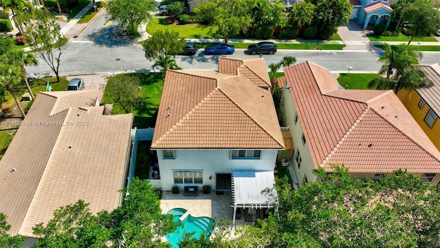4231 N Magnolia Cir, Delray Beach, FL 33445 - view of subject property with a pool area