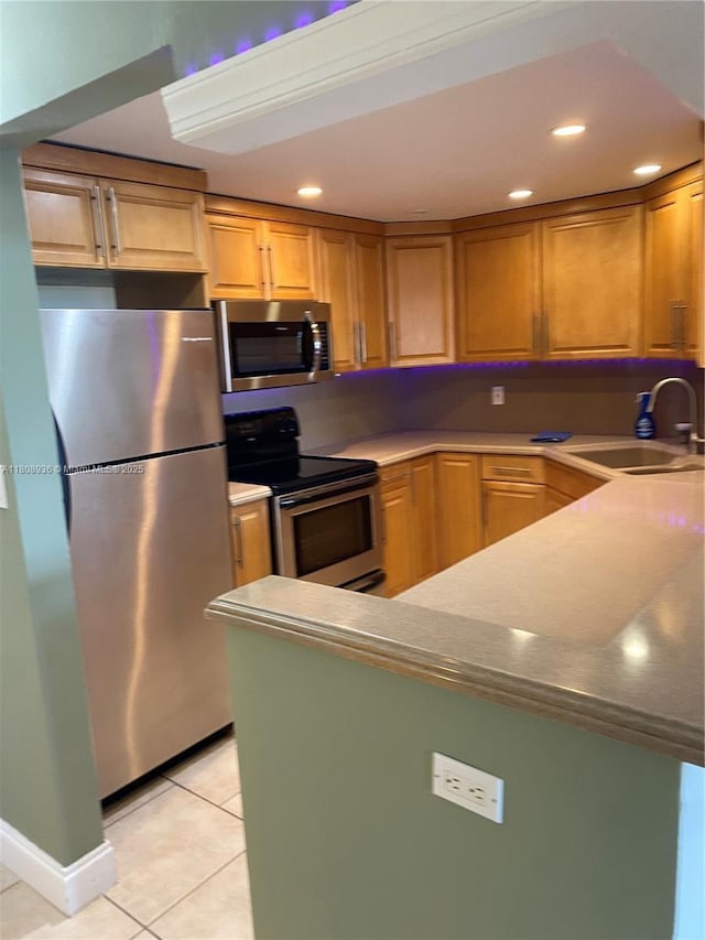 1424 SE 15th St Unit 45, Fort Lauderdale, FL 33316 - kitchen with stainless steel appliances, a sink, light tile patterned flooring, and recessed lighting