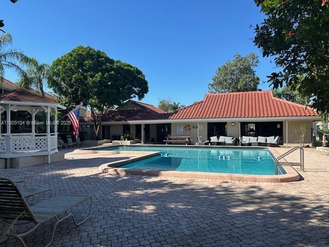 5326 NE 6th Ave Unit E23, Oakland Park, FL 33334 - community pool with a patio and a gazebo