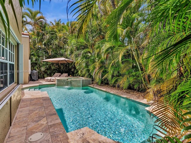 457 Cambridge Dr, Weston, FL 33326 - outdoor pool with an in-ground hot tub and a patio area