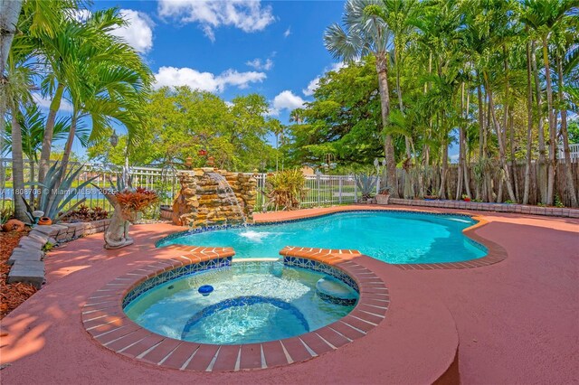 10213 SW 156th Ave, Miami, FL 33196 - view of swimming pool featuring an in-ground hot tub and a fenced backyard