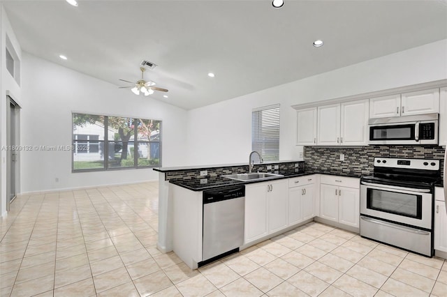 11564 Puerto Blvd, Boynton Beach, FL 33437 - kitchen with appliances with stainless steel finishes, a sink, decorative backsplash, lofted ceiling, and a peninsula