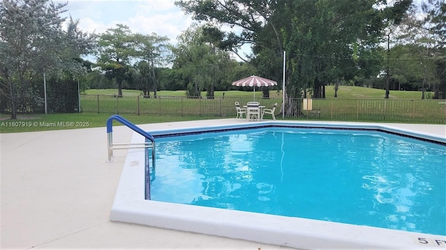 7950 W Mcnab Rd Unit 214, Tamarac, FL 33321 - view of swimming pool featuring a patio area and view of wooded area