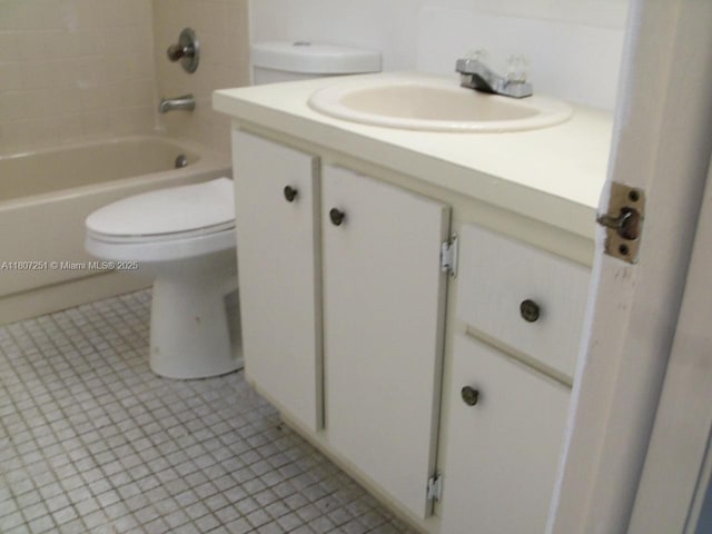 200 SE 5th Ave Unit 507, Dania Beach, FL 33004 - bathroom with vanity, toilet, washtub / shower combination, and tile patterned flooring