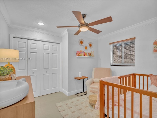 5650 W 21st Ave, Hialeah, FL 33016 - bedroom featuring crown molding, a closet, recessed lighting, baseboards, and a ceiling fan