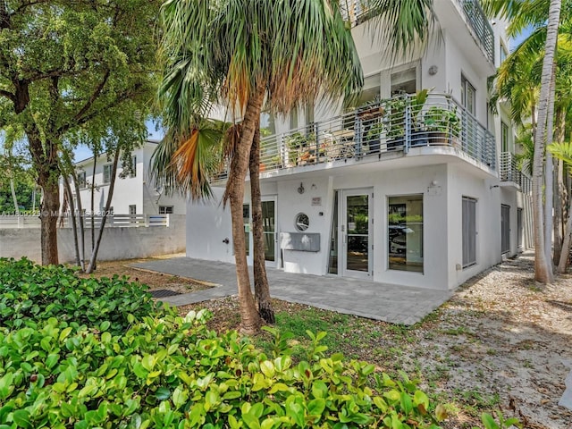 945 Michigan Ave Unit 8, Miami Beach, FL 33139 - doorway to property featuring stucco siding, a balcony, and a patio
