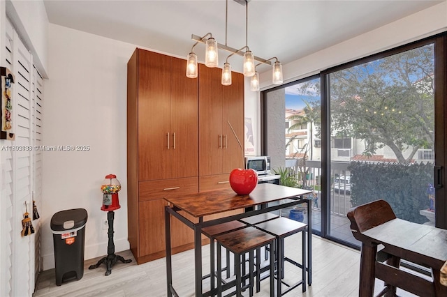 21388 Marina Cove Cir Unit 13-G, Aventura, FL 33180 - dining space with light wood finished floors