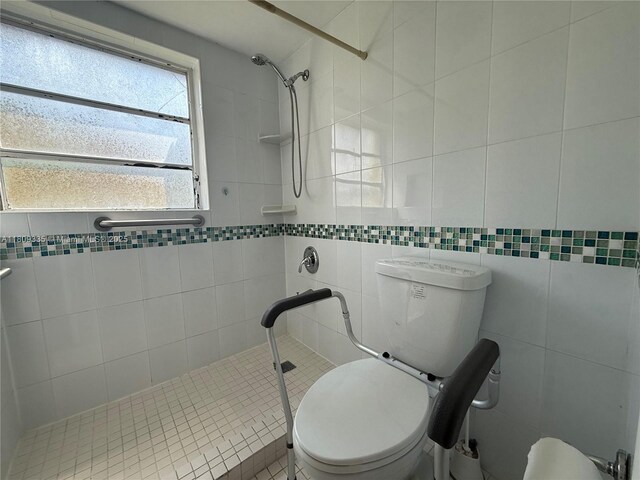 9255 SW 125th Ave Unit 304R, Miami, FL 33186 - bathroom with a shower stall and tile walls